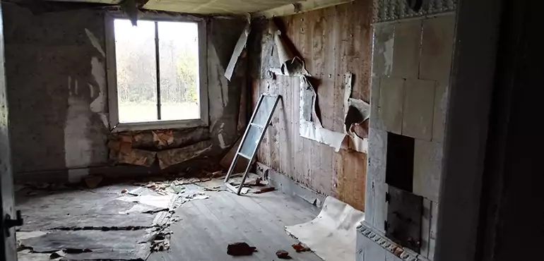 Why Selling a Distressed House Through Traditional Methods Fails in Mobile